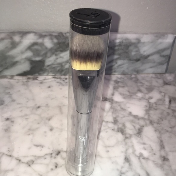 🎉Host Pick🎉 Heavenly LuxePaddle Foundation Brush - Picture 7 of 7